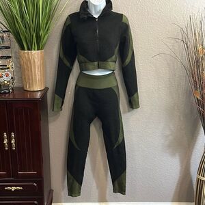 #347 boutique, workout leggings and jacket a size small